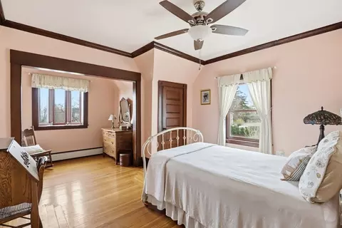Bedroom - 2 Bluff Rd, Hull, MA 02045 photo 3 of 4