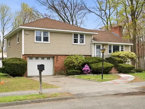 14 Sycamore Rd, Wakefield, MA 01880