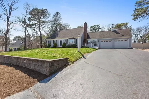 15 Greenwood Rd, Dennis, MA 02641