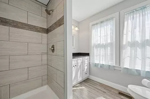 Bath - 125 Singletary Ave, Sutton, MA 01590 photo 3 of 4