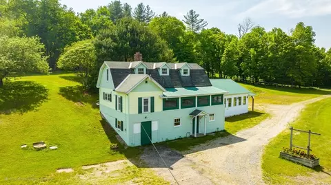 609 Berkshire Trl, Cummington, MA 01026