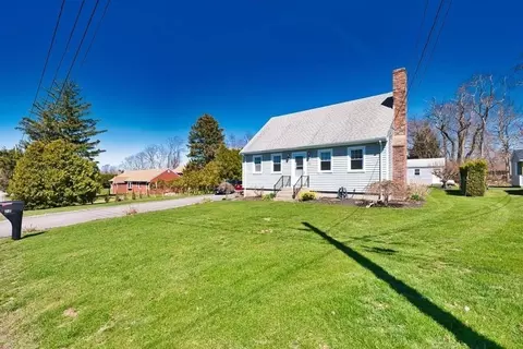 70 River Rd, Somerset, MA 02726