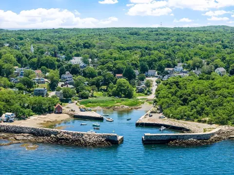 View/Area - 12 Andrews St, Gloucester, MA 01930 photo 3 of 3