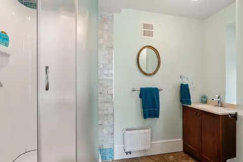 Bath - 12 Andrews St, Gloucester, MA 01930 photo 5 of 5