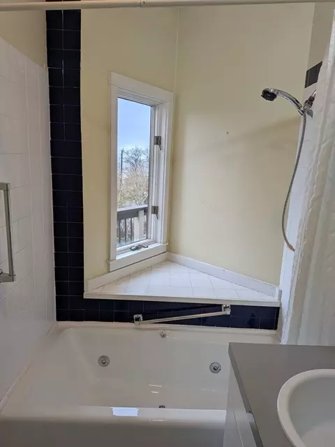 Bath - 12 Andrews St, Gloucester, MA 01930 photo 3 of 5