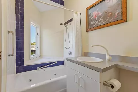 Bath - 12 Andrews St, Gloucester, MA 01930 photo 5 of 6