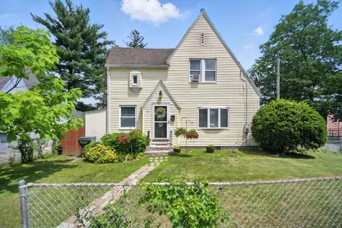 91 Braddock St, Springfield, MA 01109