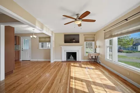 210 Winton St, Springfield, MA 01118 photo 14