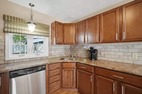 210 Winton St, Springfield, MA 01118 photo 6