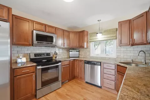 210 Winton St, Springfield, MA 01118 photo 3
