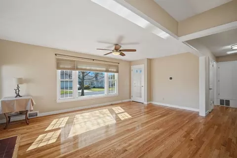 210 Winton St, Springfield, MA 01118 photo 12