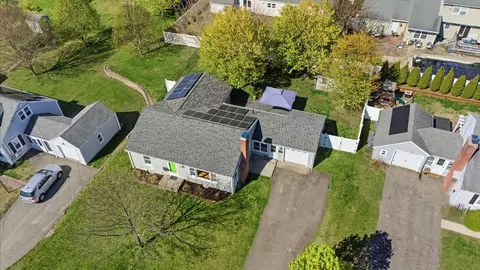 210 Winton St, Springfield, MA 01118 photo 2