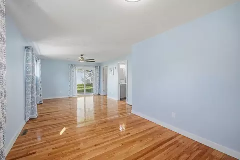 210 Winton St, Springfield, MA 01118 photo 18