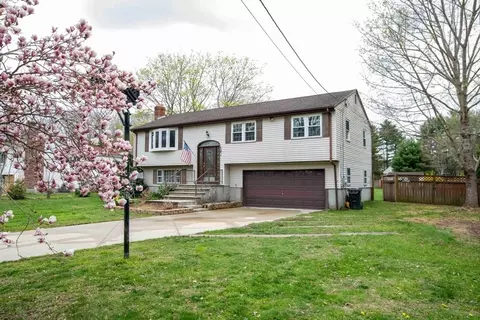 202 Baker Rd, Swansea, MA 02777