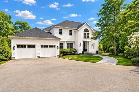 3 E High St, Dartmouth, MA 02748