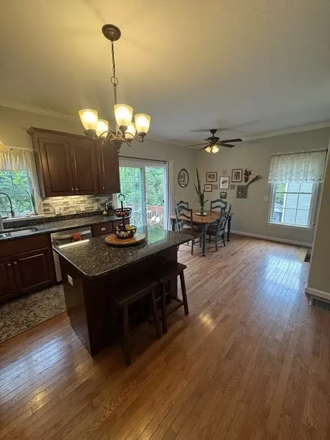 89 E Mountain St, Worcester, MA 01606 photo 3