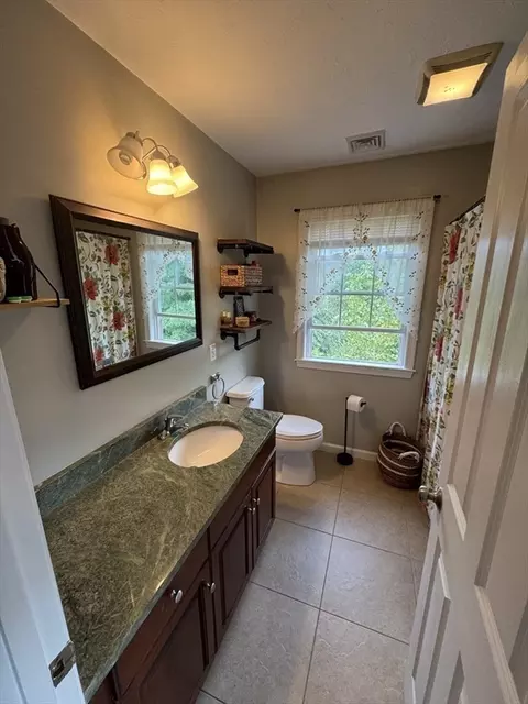 89 E Mountain St, Worcester, MA 01606 photo 12