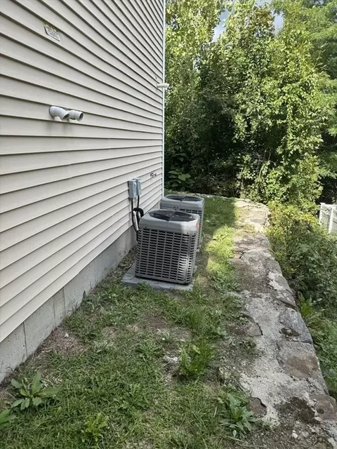 89 E Mountain St, Worcester, MA 01606 photo 16