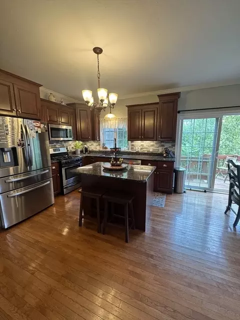 89 E Mountain St, Worcester, MA 01606 photo 2