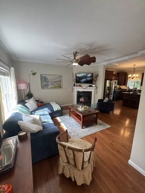 89 E Mountain St, Worcester, MA 01606 photo 4