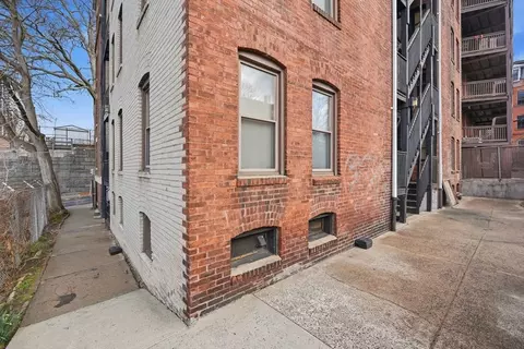 Exterior - 91 E Park St, Springfield, MA 01105 photo 1 of 2