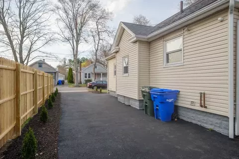 23 Eldert St, Springfield, MA 01109 photo 3