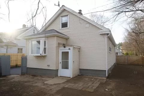 23 Eldert St, Springfield, MA 01109 photo 5