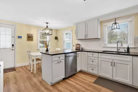 106 Maebeth St, Springfield, MA 01119 photo 9