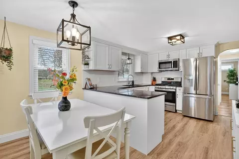 106 Maebeth St, Springfield, MA 01119 photo 8
