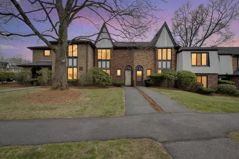 13 Cobblestone Ln #13, Worcester, MA 01606