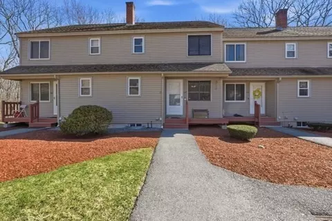 64 Macintosh Ln #64, Leominster, MA 01453