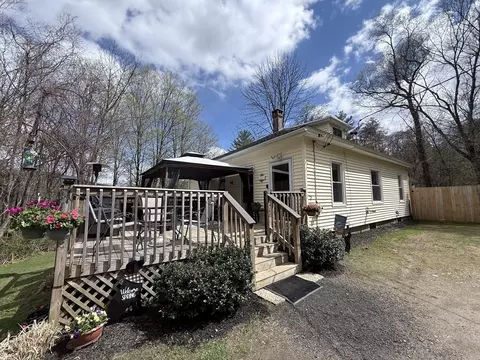 11 Bray Rd, Shelburne Falls, MA 01370