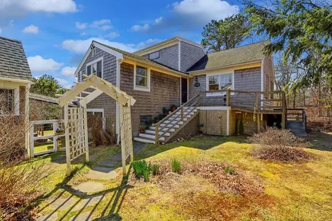 188 Vineyard Meadow Farms Rd, Vineyard Haven, MA 02568