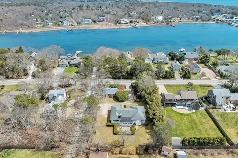 435 Acapesket Rd, Falmouth, MA 02536