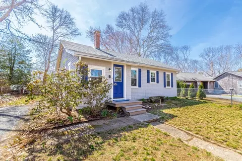 3 Lucia Ln, Bourne, MA 02532