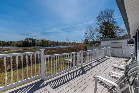 Exterior - 26 Washington Dr, Wareham, MA 02571 photo 6 of 10