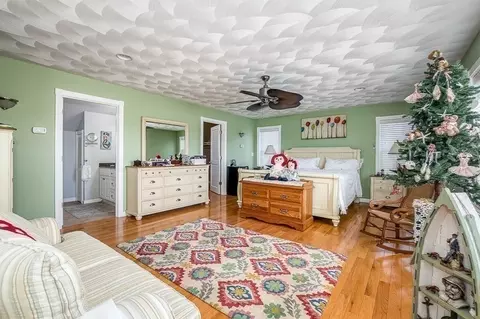 Bedroom - 26 Washington Dr, Wareham, MA 02571 photo 3 of 4