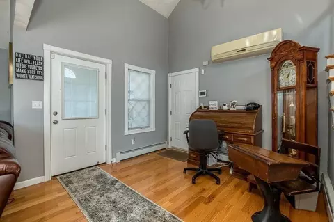 Entry Way - 26 Washington Dr, Wareham, MA 02571 photo 1 of 4