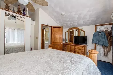 Bedroom - 26 Washington Dr, Wareham, MA 02571 photo 2 of 4