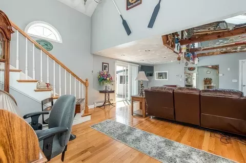 Entry Way - 26 Washington Dr, Wareham, MA 02571 photo 2 of 4