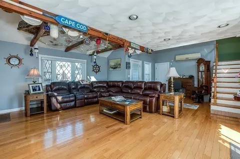 Living - 26 Washington Dr, Wareham, MA 02571 photo 3 of 3