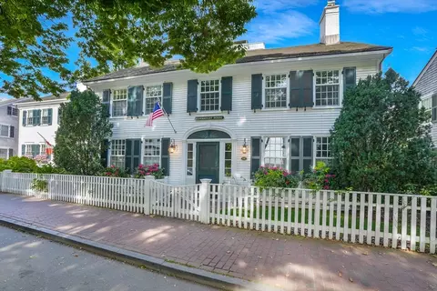 68 N Water St, Edgartown, MA 02539