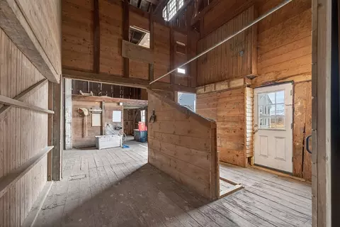 Entry Way - 47 Singletary Ave, Sutton, MA 01590 photo 7 of 10
