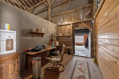 Entry Way - 47 Singletary Ave, Sutton, MA 01590 photo 8 of 10