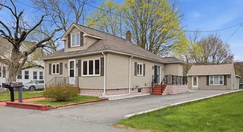65 65r Williams Ave, Taunton, MA 02780