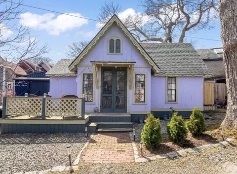 1 Pease Ave, Oak Bluffs, MA 02557