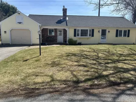 128 Eileen St, Yarmouth, MA 02675
