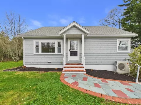 9 Burt St, Acushnet, MA 02743 photo 3