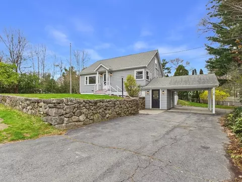 9 Burt St, Acushnet, MA 02743