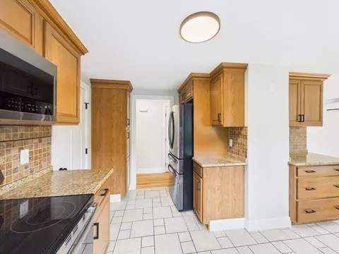 9 Burt St, Acushnet, MA 02743 photo 8